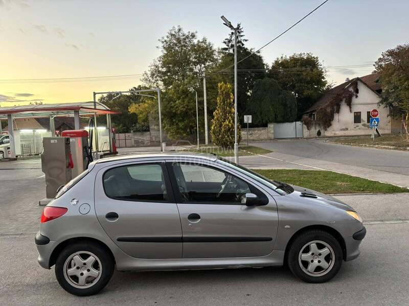 Peugeot 206 1,1