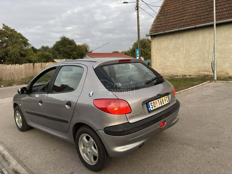 Peugeot 206 1,1