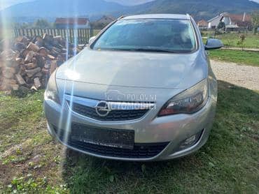 Opel Astra J 1.7 DT 2012. god. -  kompletan auto u delovima