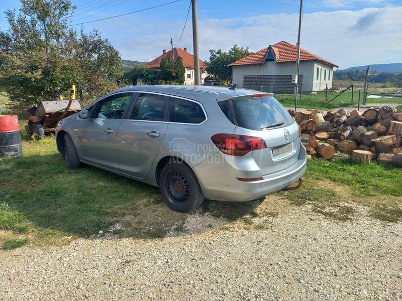 Opel Astra J 1.7 DT 2012. god. -  kompletan auto u delovima