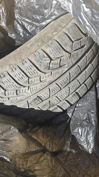 Pirelli 235/45 R18 Zimska