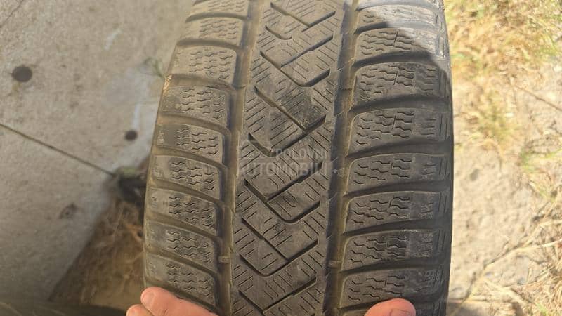 Pirelli 235/45 R18 Zimska
