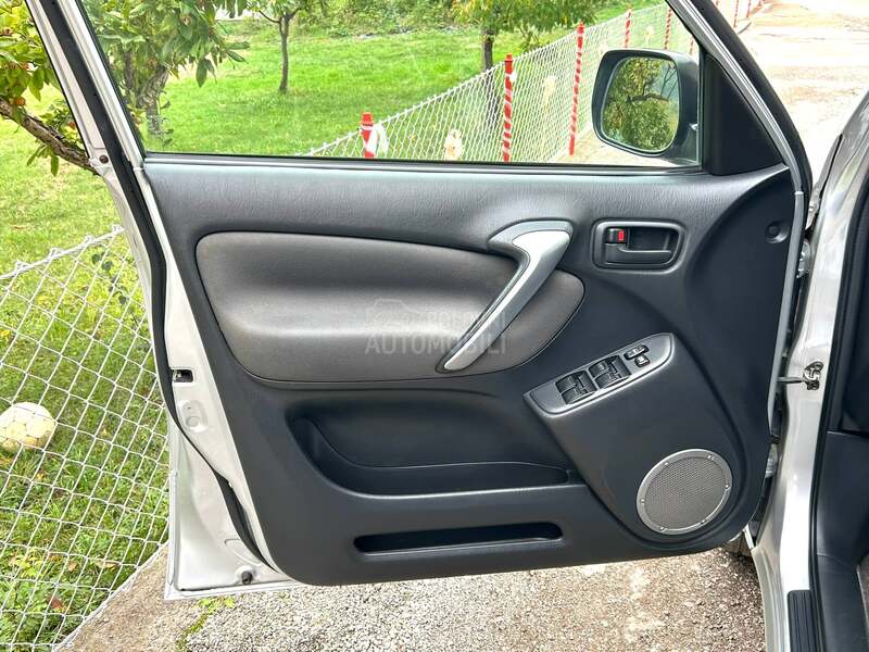 Toyota RAV 4 2.0d 4x4 FABRIKA