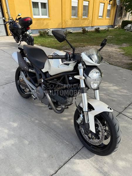 Ducati Monster 696 abs