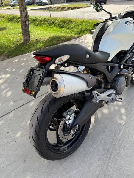 Ducati Monster 696 abs