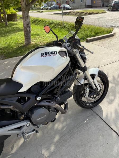 Ducati Monster 696 abs