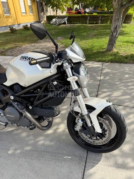 Ducati Monster 696 abs