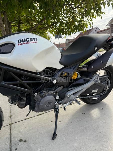 Ducati Monster 696 abs