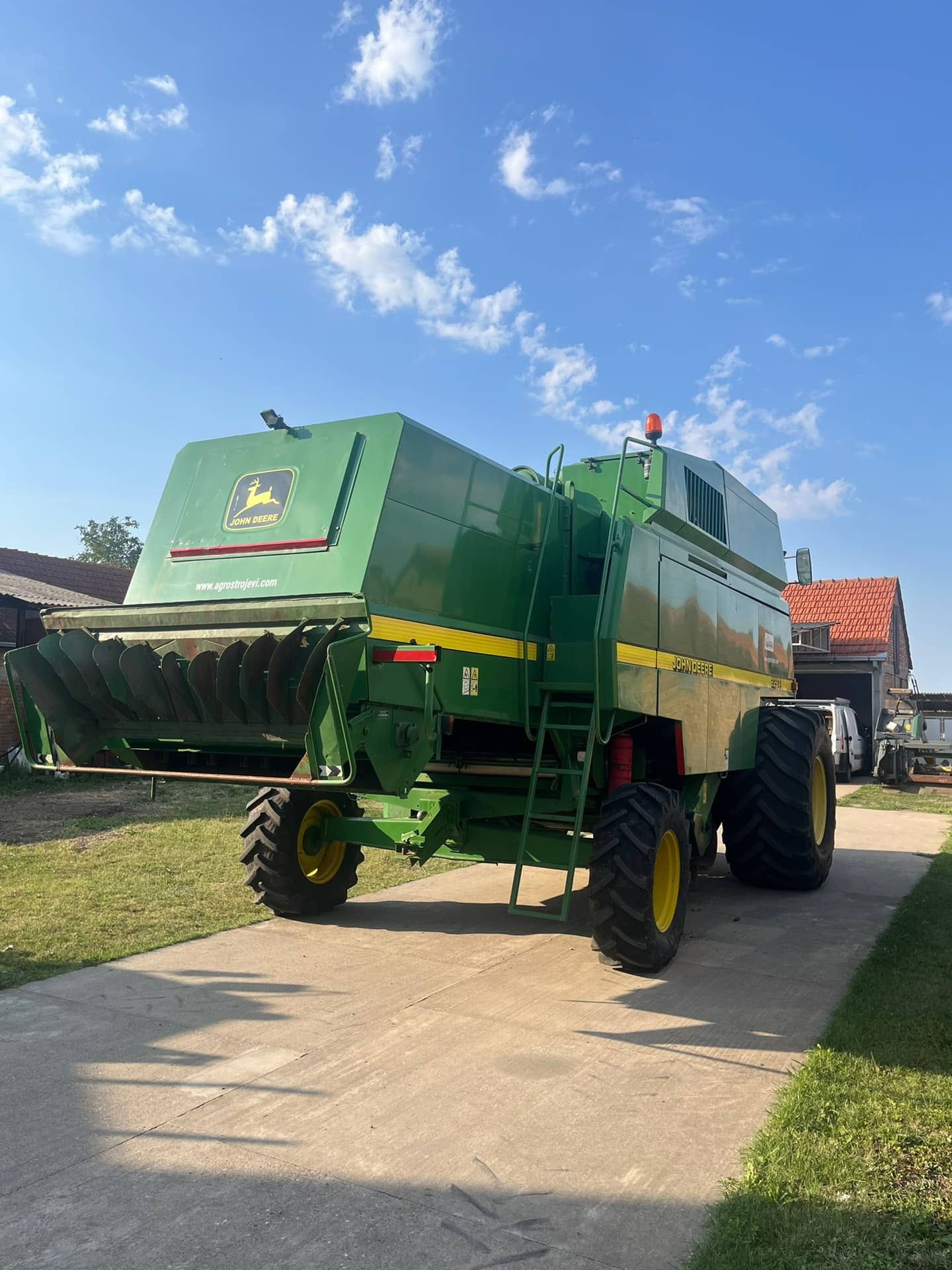 John Deere 2264