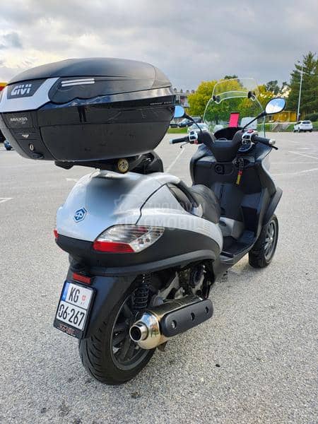 Piaggio MP3 400 očuvan