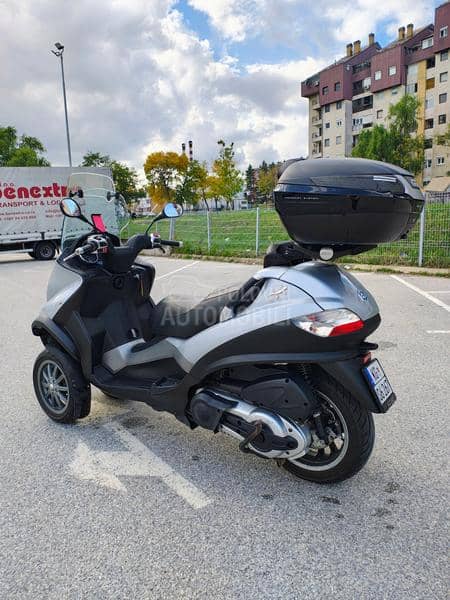Piaggio MP3 400 očuvan