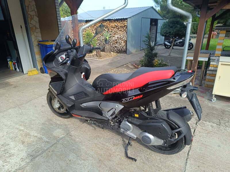 Aprilia SRMAX 300
