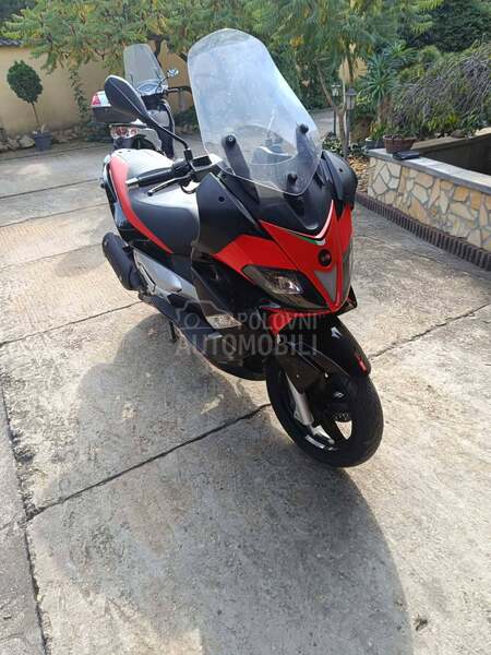 Aprilia SRMAX 300