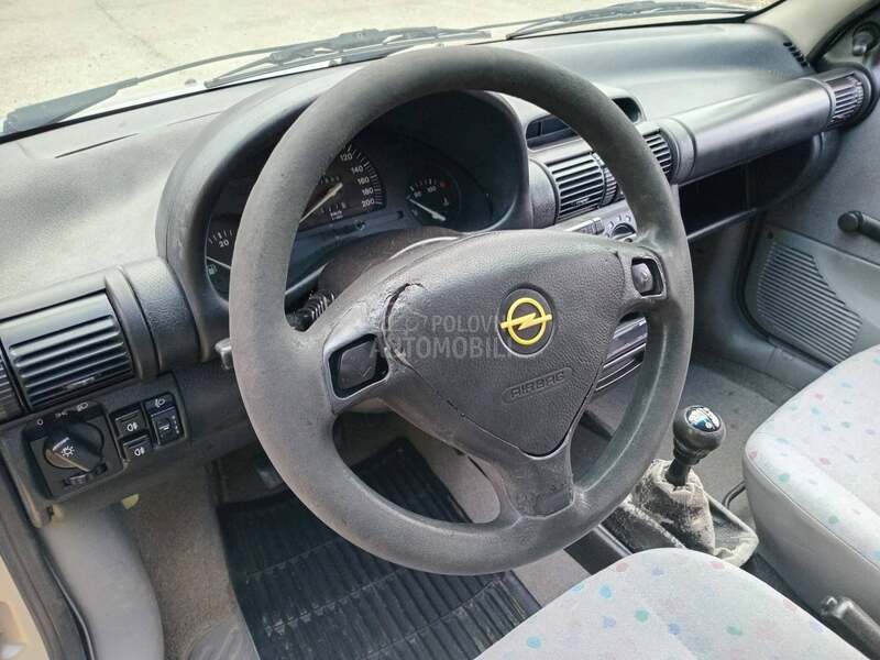 Opel Corsa B 