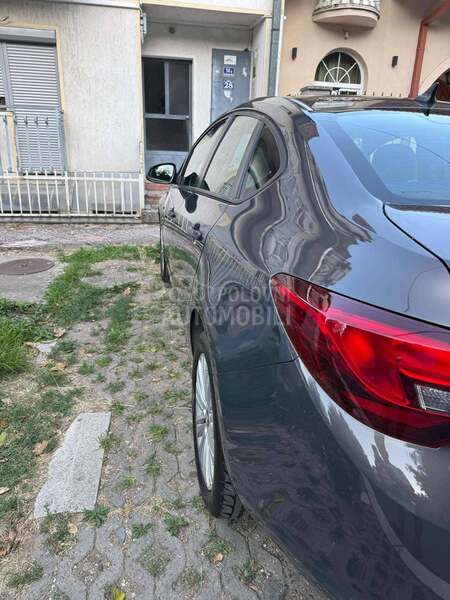Opel Astra J 1,6 hdi