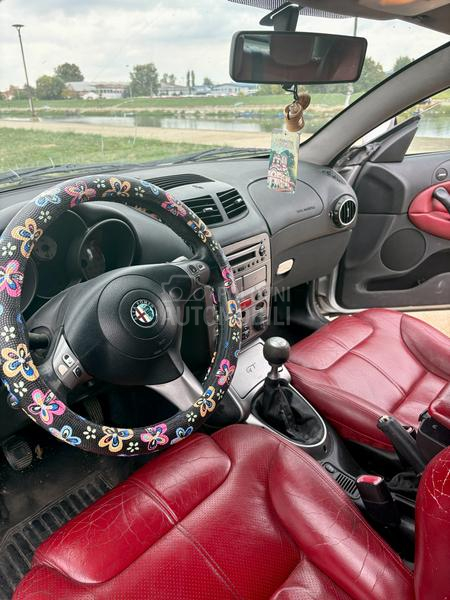 Alfa Romeo GT 1.9  JTD