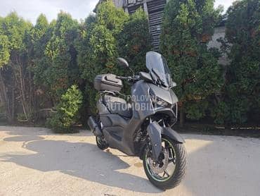 Yamaha X MAX