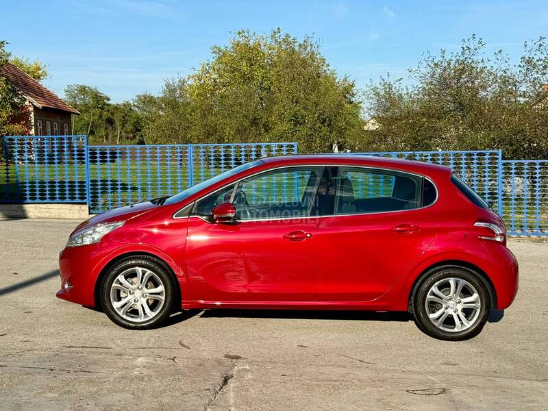 Peugeot 208 1.4d/FABRIČKO STANJE
