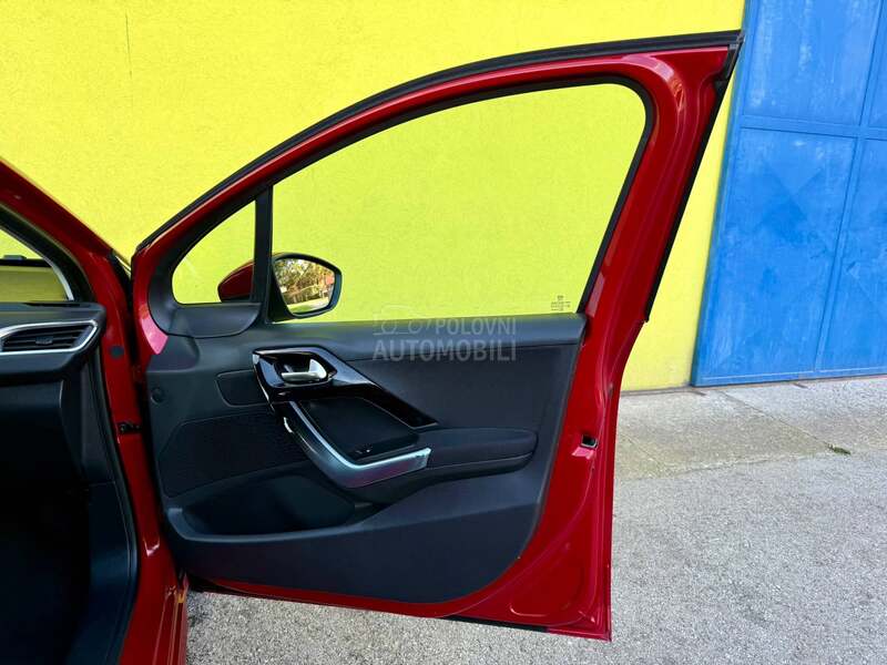 Peugeot 208 1.4d/FABRIČKO STANJE