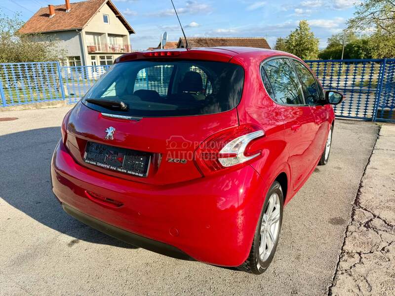 Peugeot 208 1.4d/FABRIČKO STANJE