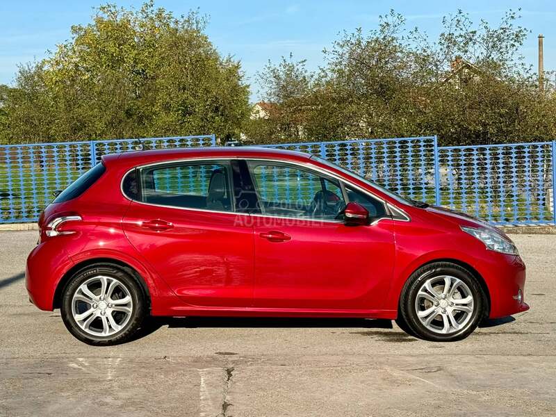 Peugeot 208 1.4d/FABRIČKO STANJE