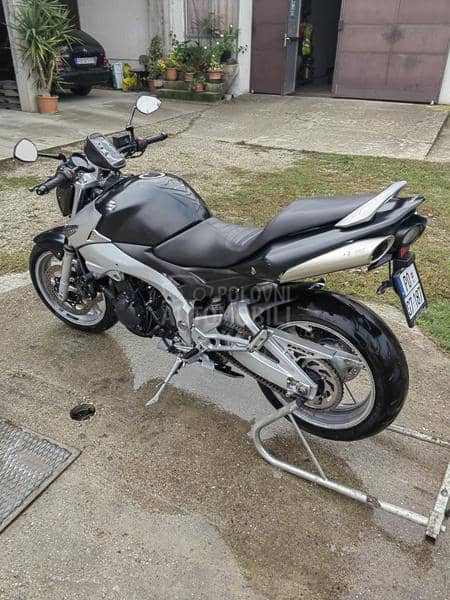 Suzuki GSR