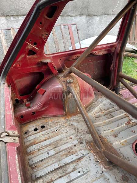 Zastava Yugo 55 školjka sa rolbarom