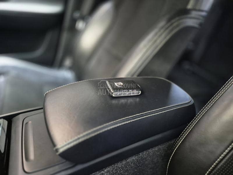 Volvo XC40 D4 R design 4x4