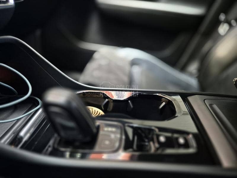 Volvo XC40 D4 R design 4x4