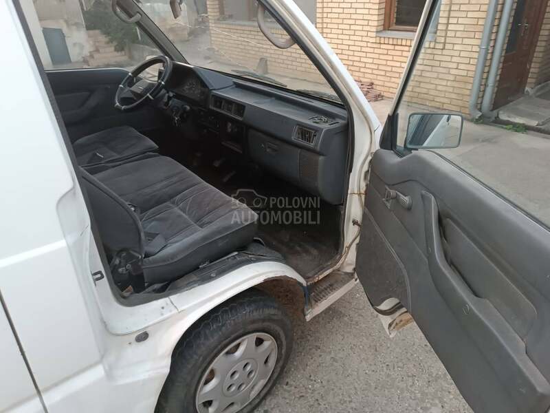 Mitsubishi L 300 