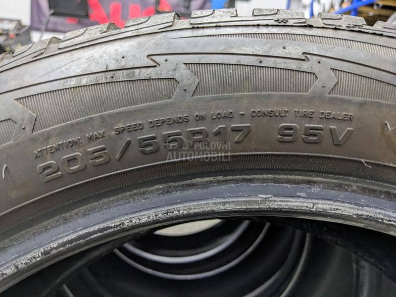 Goodyear 205/55 R17 Zimska