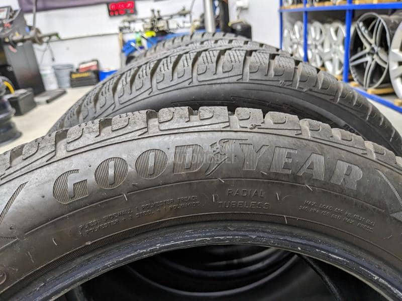 Goodyear 205/55 R17 Zimska