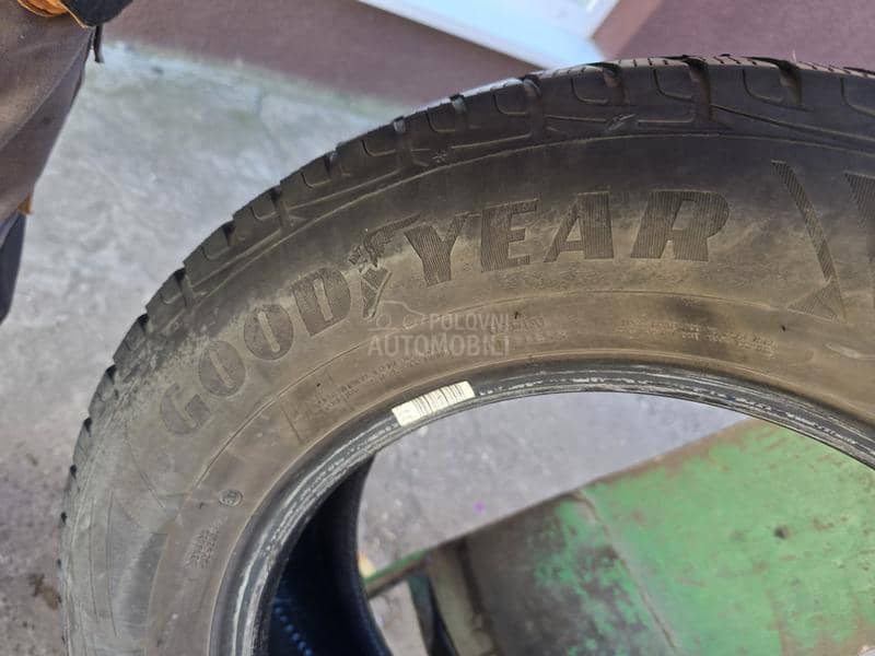 Goodyear 215/70 R16 Zimska