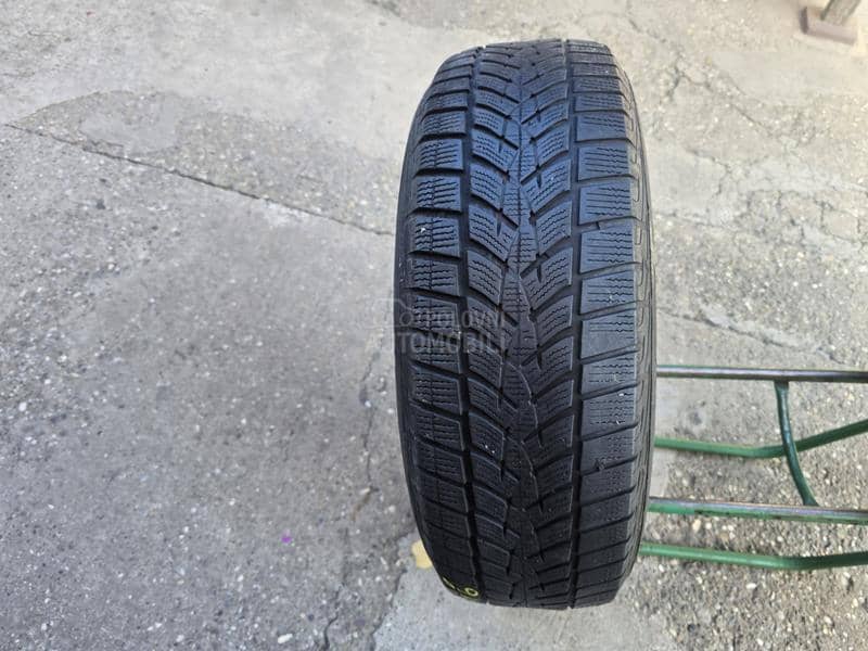 Goodyear 215/70 R16 Zimska