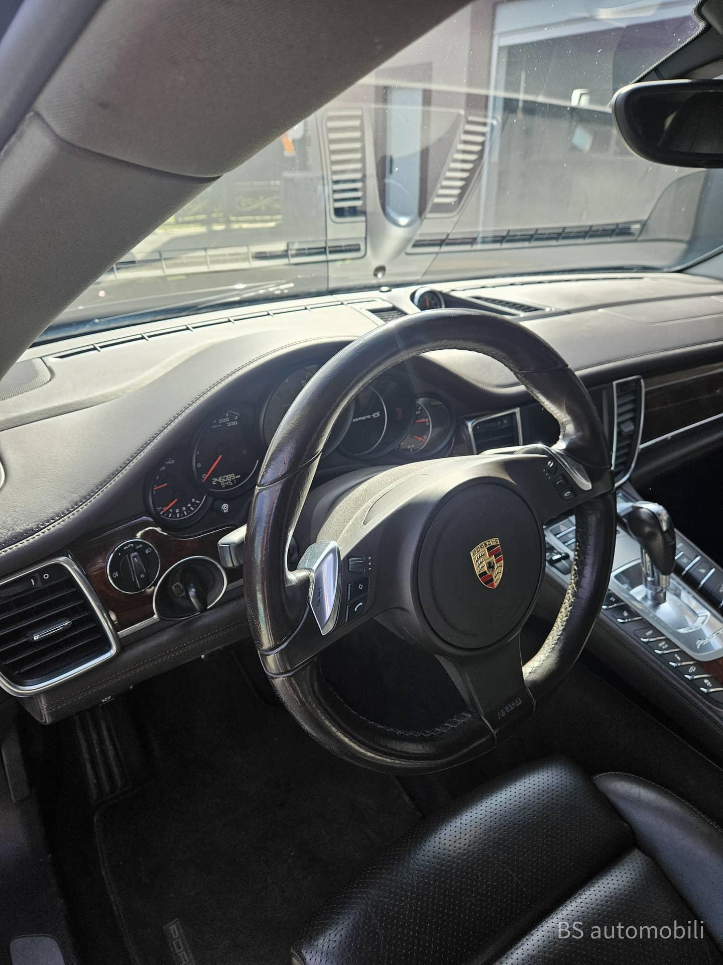 Porsche Panamera 4.8 v8
