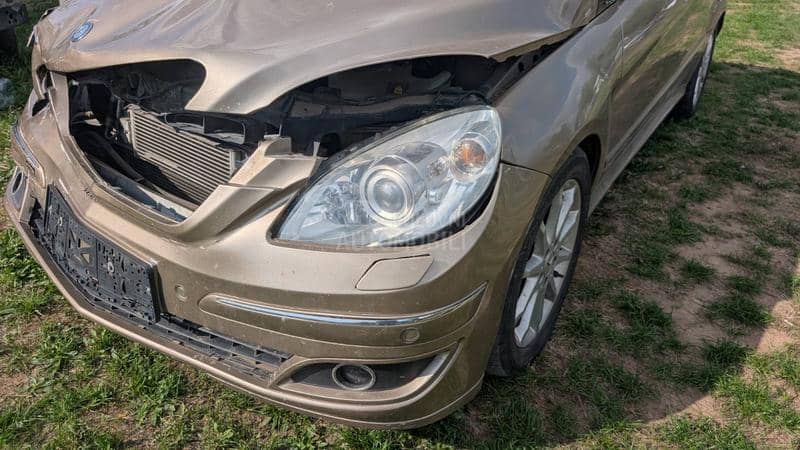 Mercedes Benz B 200 