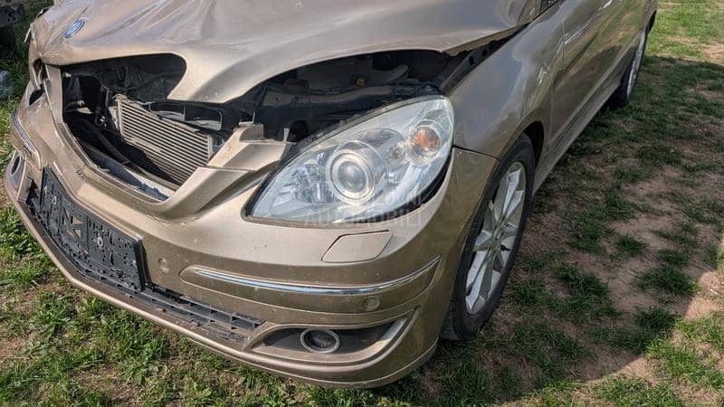 Mercedes Benz B 200 