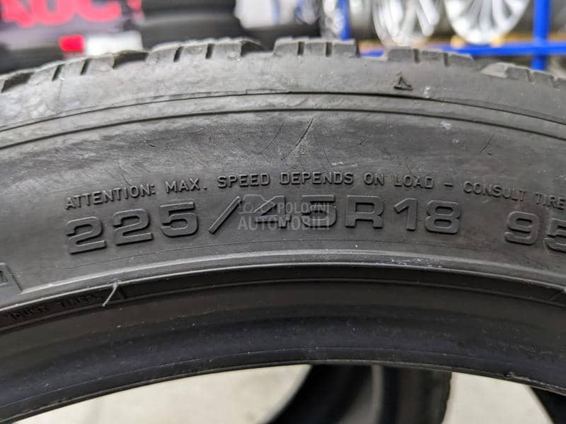 Dunlop 225/45 R18 Zimska