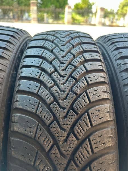 Falken 185/60 R15 Zimska