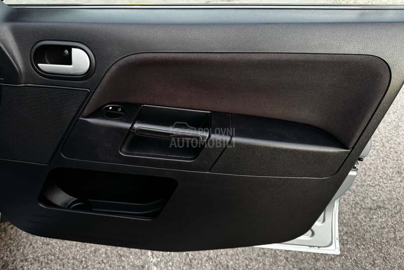 Ford Fusion 1.6 1.6V TREND