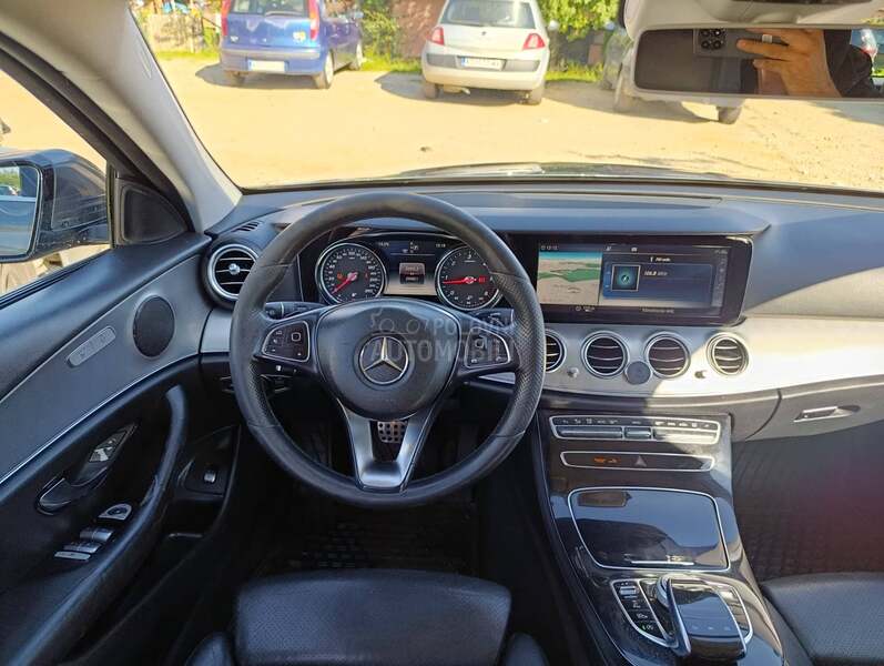 Mercedes Benz E 220 9G 7 sed