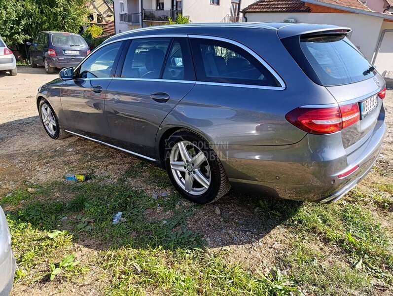 Mercedes Benz E 220 9G 7 sed