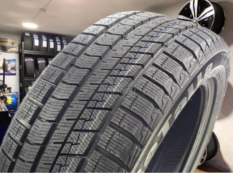 Tracmax 245/45 R18 Zimska