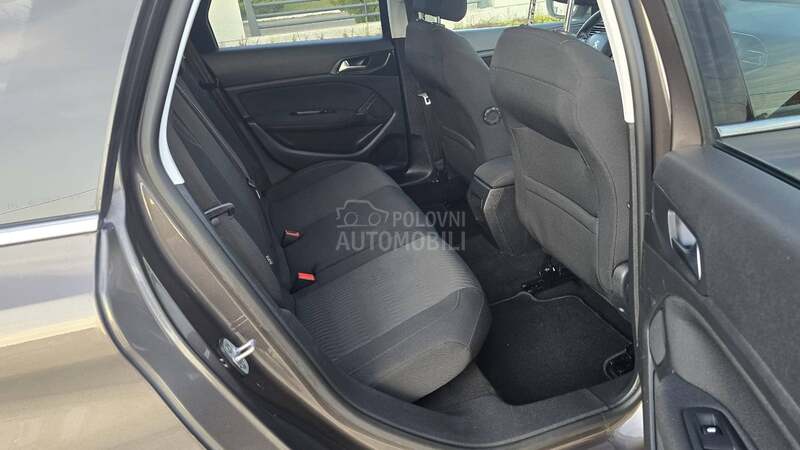 Peugeot 308 1.6 eHDI PANO
