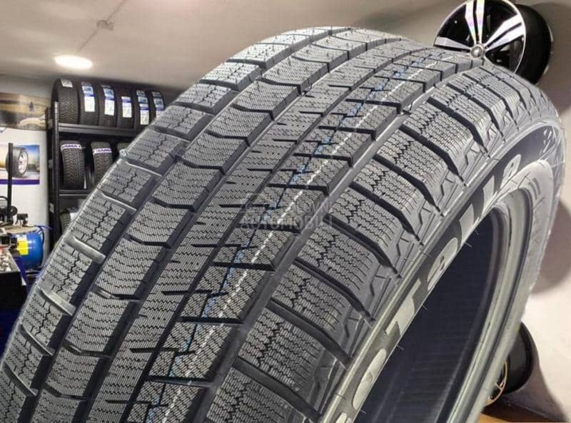 Tracmax 225/50 R17 Zimska