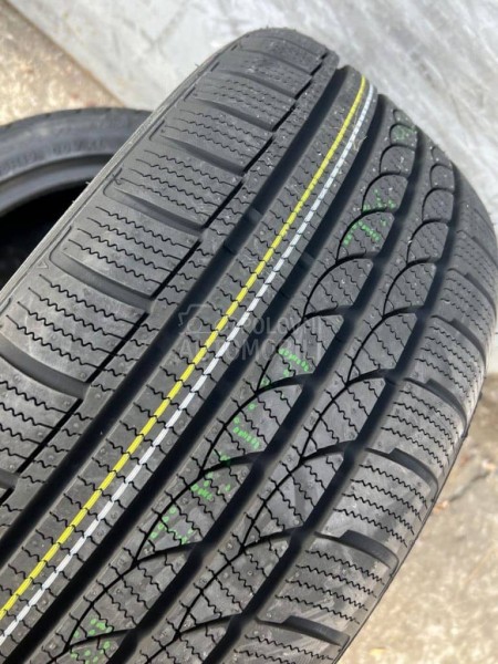 Tracmax 225/40 R19 Zimska