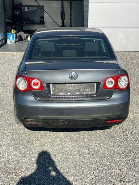 Kompletan auto u delovima