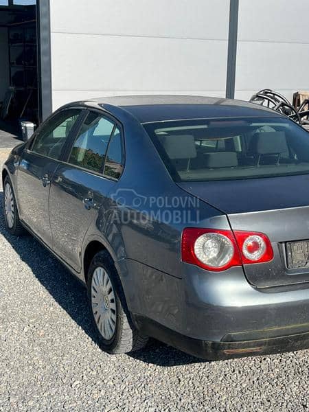 Kompletan auto u delovima