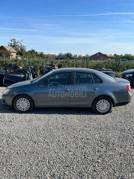 Kompletan auto u delovima