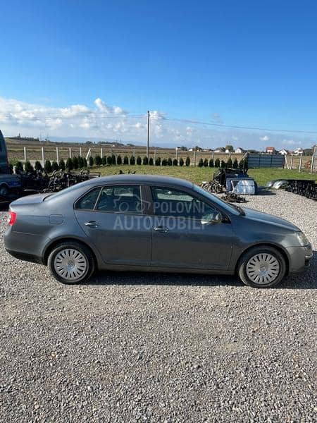 Kompletan auto u delovima